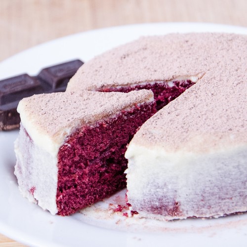 Red Velvet with Milk Chocolate Cake (1 kg)