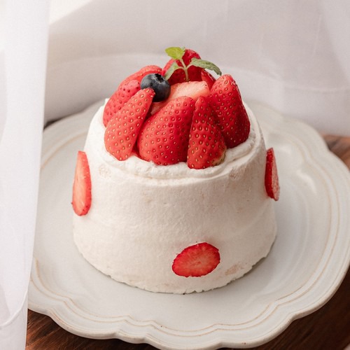 Strawberry Cake with white Chocolate (1 kg)
